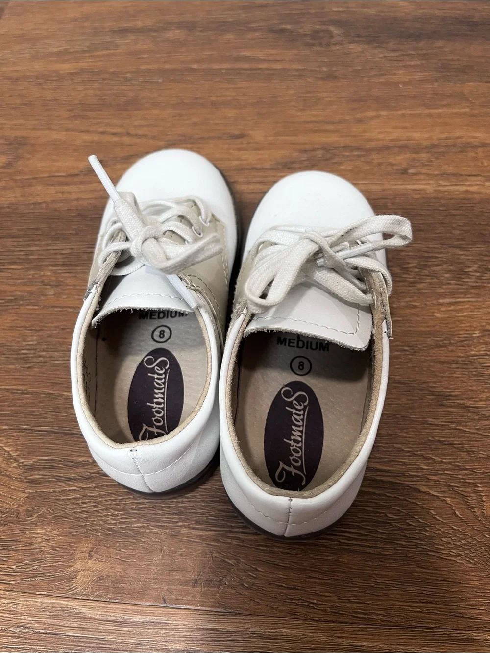 Footmates Kids Two-Tone Saddle Oxford Shoes in White and Beige Size 8